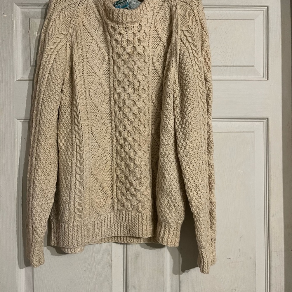 Handmade Elegant Cream Cable Knit Crewneck Sweater all virgin wool